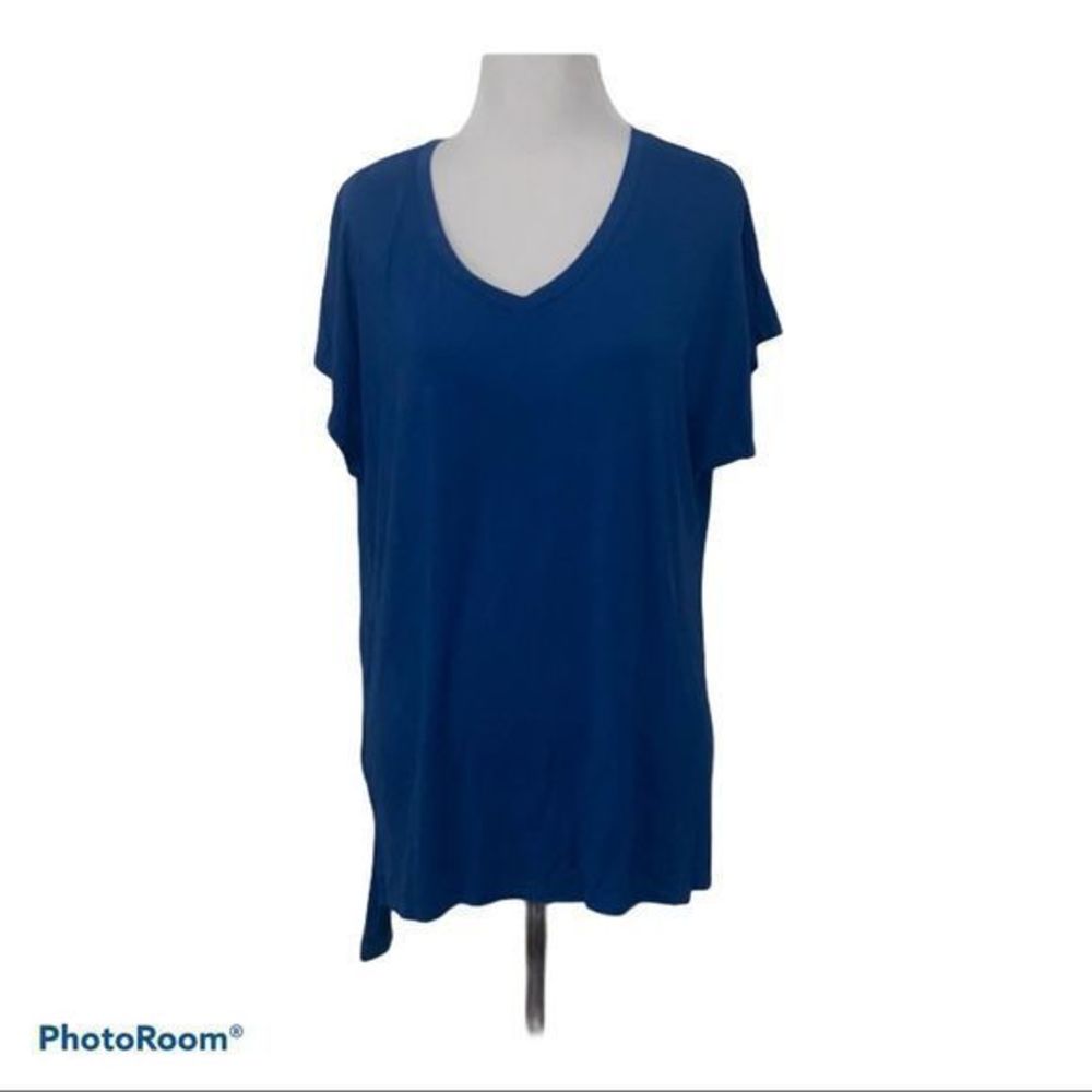 5/$30 🎈 Jollie lovin women’s large blue‎ v neck tee